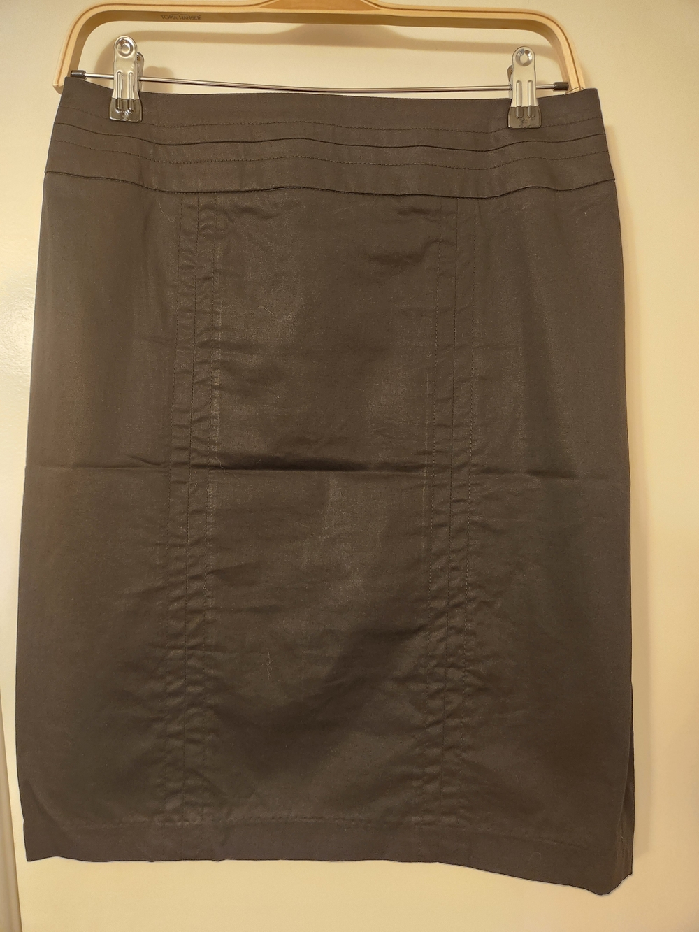 Kenar Black Pencil Skirt with Panel Stitching